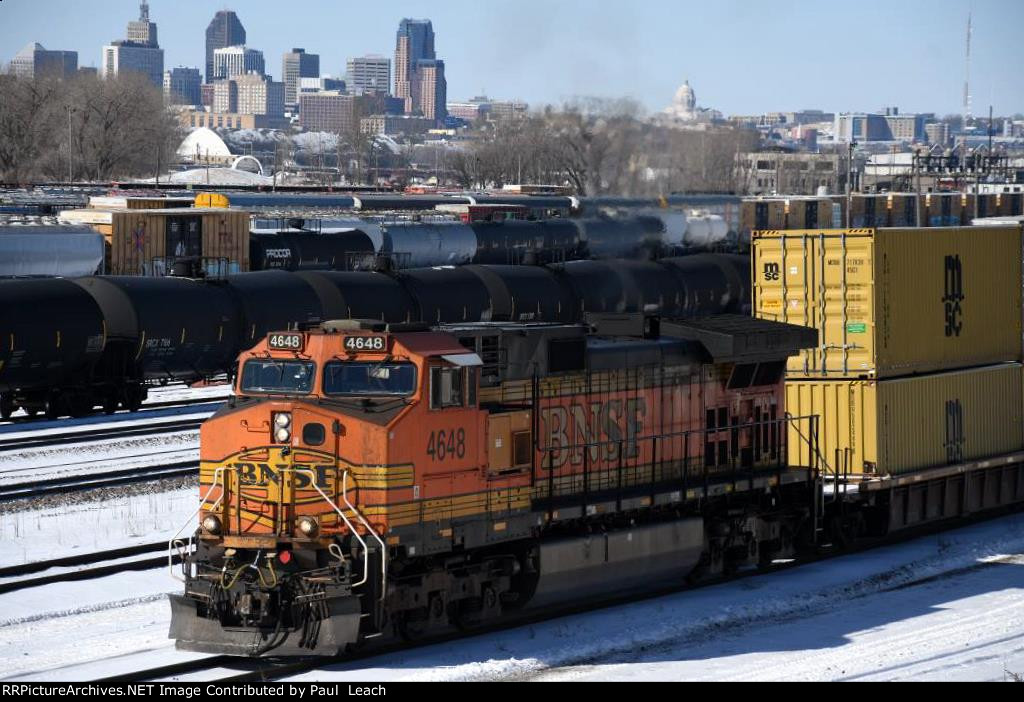 Eastbound stack train eases to a stop
